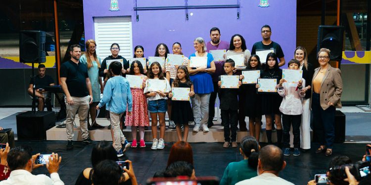 Alunos de piano da Prefeitura de Bertioga se apresentam em audição