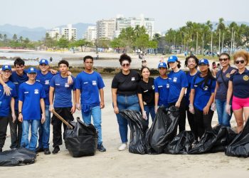 Prefeitura de Caraguatatuba recolhe 160 kg de lixo em ação de Limpeza de Praia