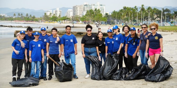 Prefeitura de Caraguatatuba recolhe 160 kg de lixo em ação de Limpeza de Praia