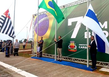 Centenas de pessoas participam de solenidade cívica da Independência no Complexo do Camaroeiro em Caraguatatuba