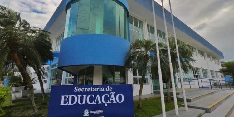 Caraguatatuba sedia o 1º Forum Educacional do Litoral Norte lotando o TMC com profissionais da área