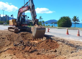 Prefeitura de Caraguatatuba faz serviços de drenagem em valas do Jetuba e Massaguaçu