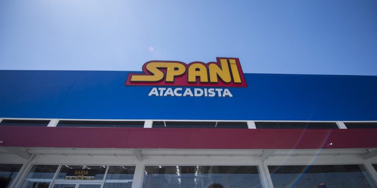 Caraguatatuba inicia semana com quase 600 oportunidades de emprego e continua com vagas para supermercado atacadista