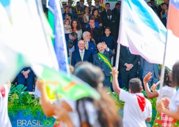 Sob forte sol e clima seco, população celebra a Independência e resgata a memória do 7 de Setembro