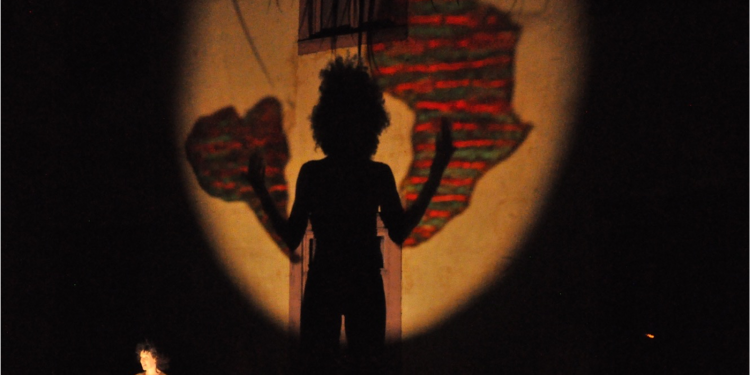 Cia. Quase Cinema apresenta Teatro de Sombras 