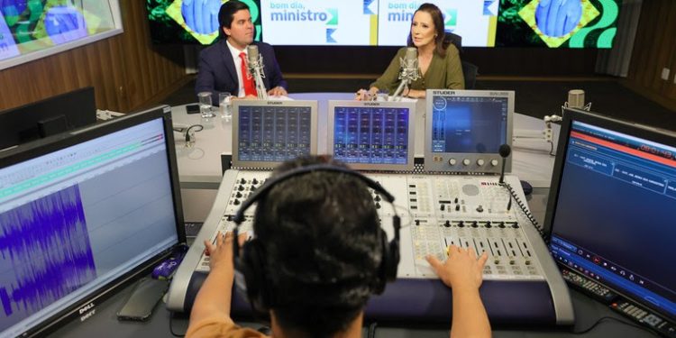 Ministro do Esporte defende benefícios e rigor com apostas esportivas