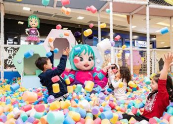 Adoçando a Diversão: Rainbow Beez Parque dos Doces chega ao CenterVale Shopping no dia 04 de setembro