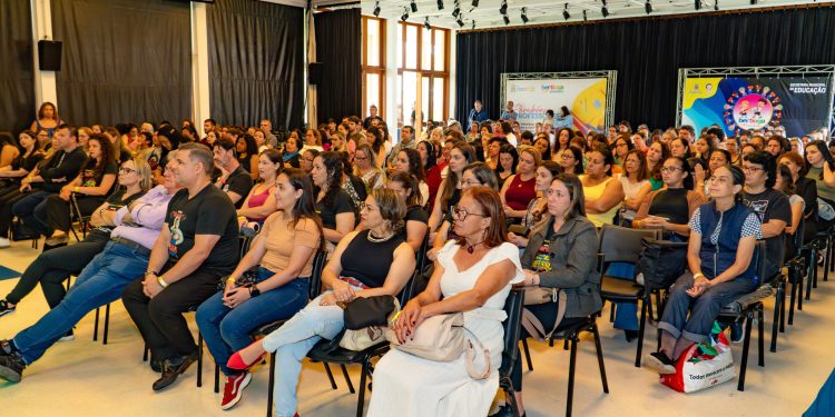 Bertioga reúne professores no III Seminário de Boas Práticas no Uso da Tecnologia
