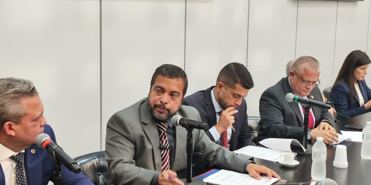 Deputado Marcolino vota pela aprovação da construção do túnel Santos-  Guarujá