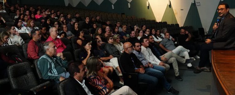 Palestra ‘Inteligência Artificial nos Negócios’ foi tema de abertura do 6º Empreenda Caraguatatuba