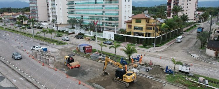 Obra de sistema de drenagem no Aruan continua