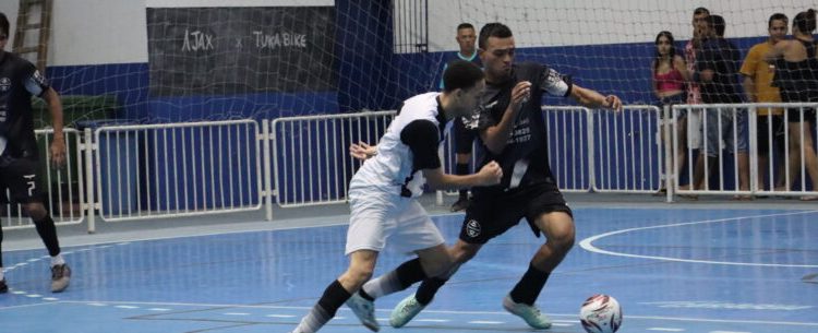 Quatro times avançam para as semifinais do Campeonato Municipal de Futsal série Prata em Caraguatatuba