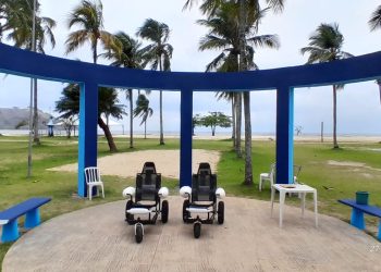 Prefeitura de Caraguatatuba executa pintura de praças esportivas da orla do Centro
