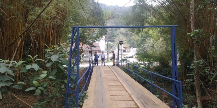 Prefeitura de Caraguatatuba finaliza reforma da ponte sobre o Guaxinduba no Terrralão