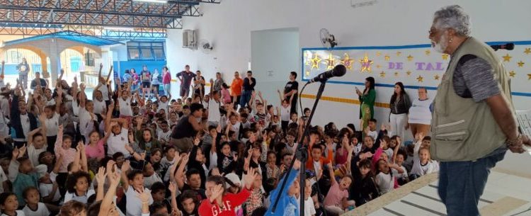 Projeto “Caraguá tem contos” visita escolas municipais