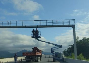 DER programa interdição da SP-55, em trecho da divisa com Ubatuba, para instalação de um pórtico