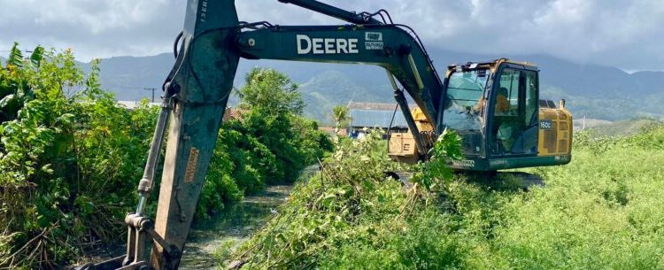 Prefeitura de Caraguatatuba intensifica limpeza de rios para melhorar drenagem