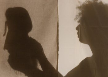 Espetáculo “Tranças” se inspira em Dandara dos Palmares para criar teatro de sombras