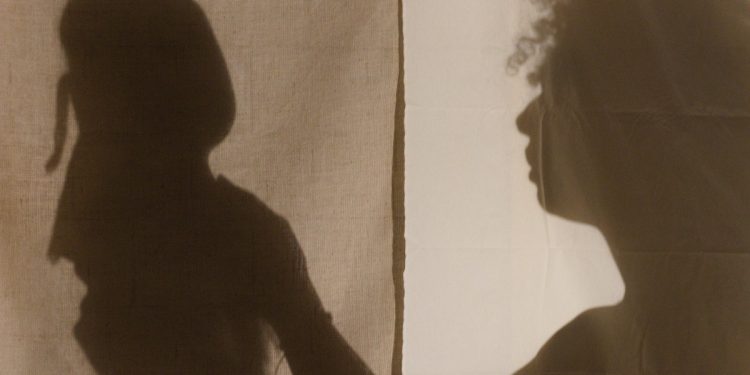 Espetáculo “Tranças” se inspira em Dandara dos Palmares para criar teatro de sombras