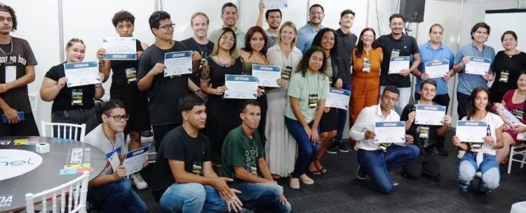 Jovens se formam em workshop de redes sociais e fotografia durante o 6º Empreenda Caraguatatuba