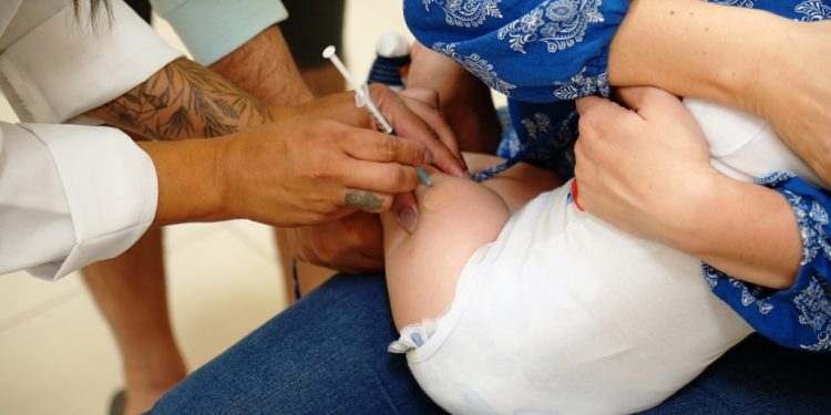 Ministério da Saúde substitui vacina oral da poliomielite por dose injetável mais segura e eficiente