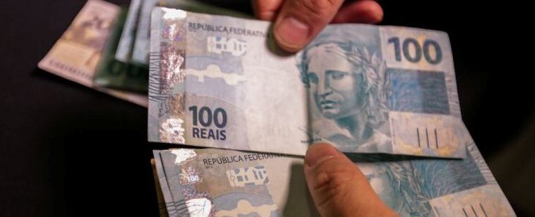 Prefeitura de Caraguatatuba antecipa salários em comemoração ao Dia do Servidor