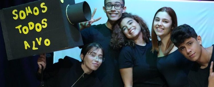 Núcleo Artístico Atlântica apresenta espetáculo “Somos Todos Alvo” com entrada gratuita