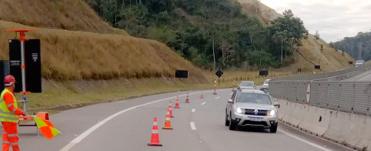 Concessionária Tamoios fará bloqueios na rodovia para aferição de radares