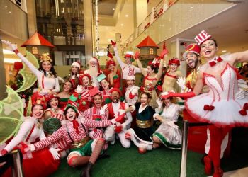 Esquilos alegram a chegada do Papai Noel no CenterVale Shopping
