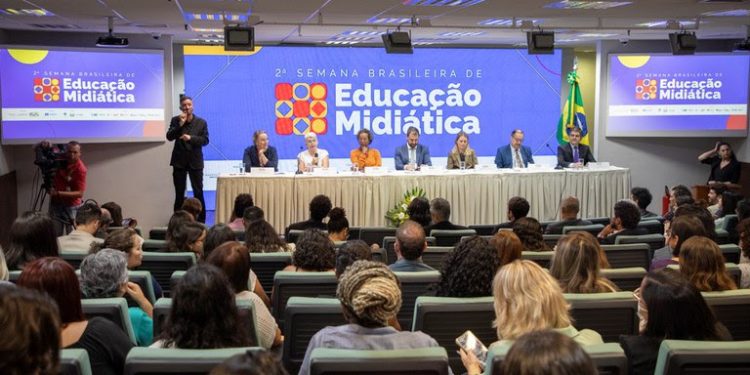 2ª Semana de Educação Midiática discute como diferentes realidades se relacionam com a informação nos meios digitais