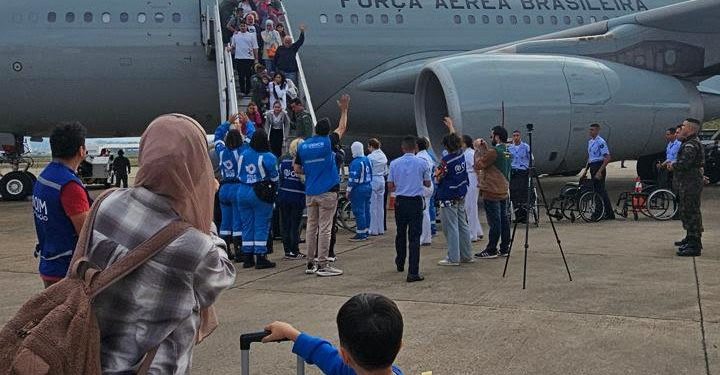 Chega ao país o quarto voo com brasileiros e familiares resgatados da zona de conflito no Líbano