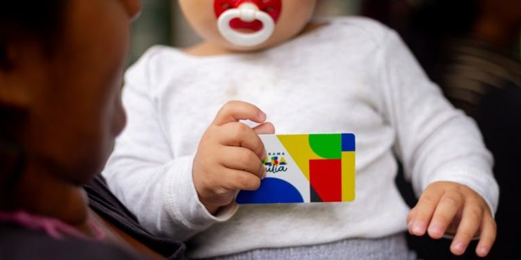 Bolsa Família chega a 20,7 milhões de famílias em outubro e a 400 mil novos domicílios