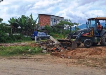 Prefeitura de Caraguatatuba impede tentativa de invasão de área pública no bairro Golfinhos