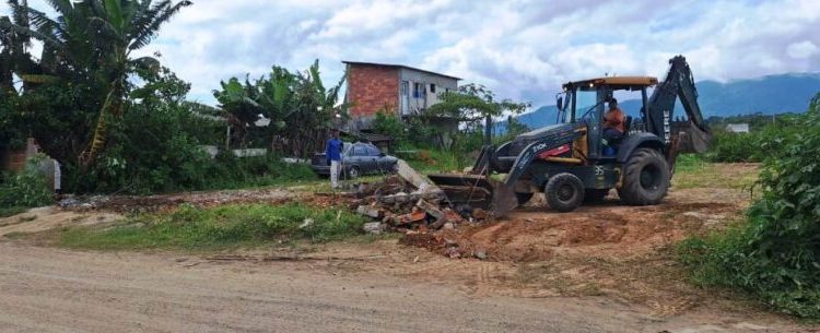Prefeitura de Caraguatatuba impede tentativa de invasão de área pública no bairro Golfinhos