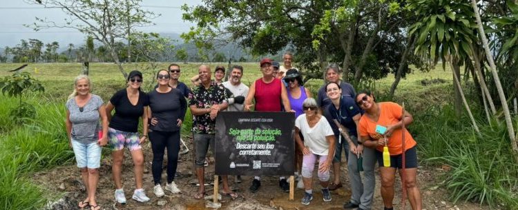 Caraguatatuba avança na Gestão de Resíduos com plantio de mudas e placas de sensibilização no Pontal Santamarina