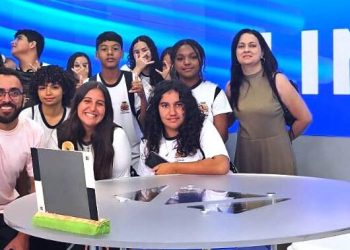 Alunos do 9º ano da EMEF Professora Antonia Antunes Arouca visitam sede da TV Vanguarda em São José dos Campos