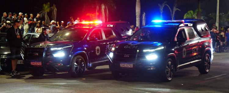 GCM de Caraguatatuba apreende 60 cápsulas de cocaína e mais de R$ 2 mil em abordagem no Golfinhos