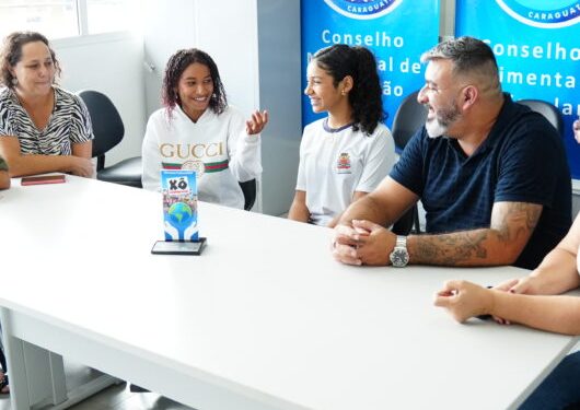 Alunos do 8º ano da EMEF Professor Euclydes Ferreira recebem prêmio do Programa Boa Energia nas Escolas da empresa EDP