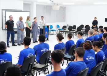 Alunos da Guarda-Mirim recebem certificado do projeto “Bombeiro na Escola”