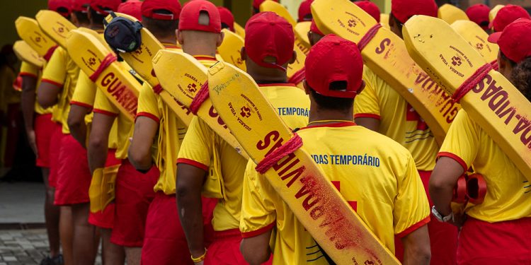 Bertioga forma 1ª turma de Guardas Vidas Temporários para o verão