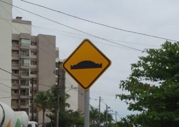 Prefeitura de Caraguatatuba instala e recupera mais de 30 pontos de sinalização de trânsito em outubro