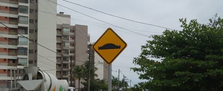 Prefeitura de Caraguatatuba instala e recupera mais de 30 pontos de sinalização de trânsito em outubro