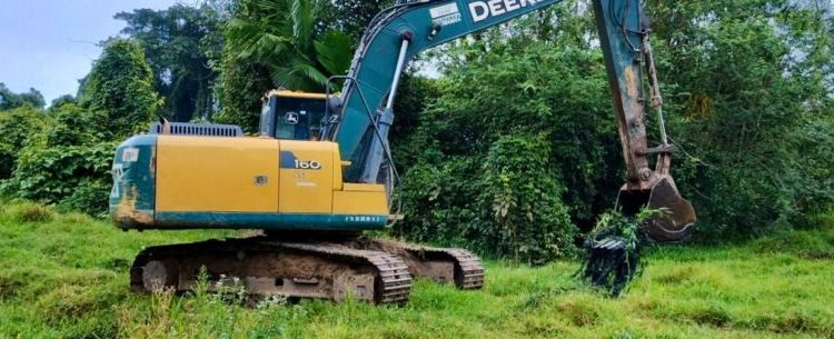 Prefeitura de Caraguatatuba faz a limpeza de valas de drenagem no Travessão