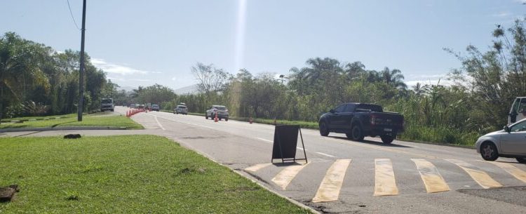 DER realiza obras de manutenção da SP-55 em trecho entre Massaguaçu e Tabatinga