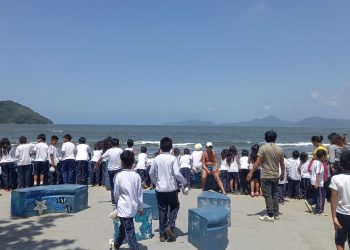 Alunos indígenas de Bertioga aprendem sobre vida marinha em visita ao aquário