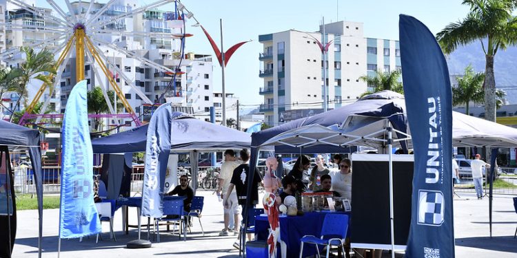 ‘UNITAU na sua vida – Projeto Verão e  Bem-estar’ leva dicas de prevenção a afogamentos para Caraguá 