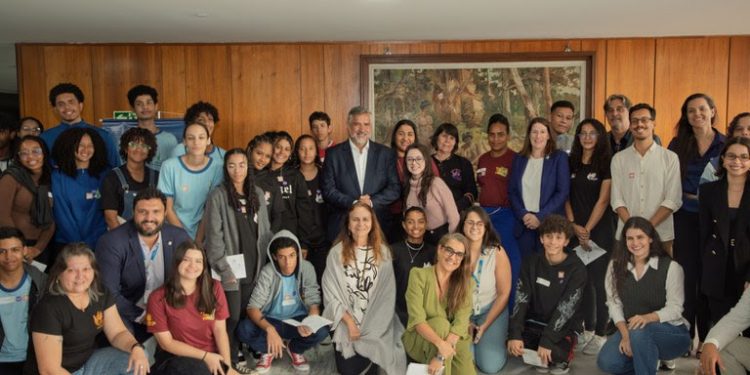 Estudantes são recebidos no Palácio do Planalto para o encerramento da 2ª Semana Brasileira de Educação Midiática
