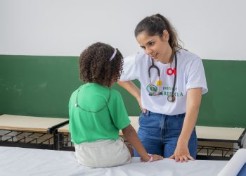 Instituto Verdescola, em parceria com o Ensino Einstein, realiza 6º Mutirão da Saúde com atendimento médico gratuito na Vila Sahy