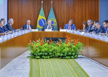 “A apresentação dessa PEC é o começo de uma grande discussão que a gente quer fazer sobre segurança pública nesse país”, diz Lula a governadores