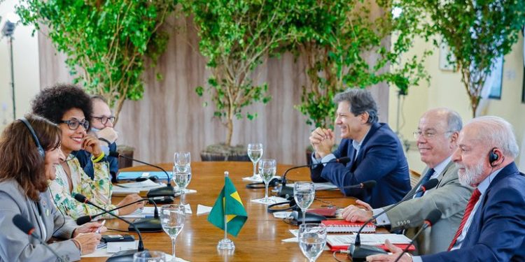 Presidente Lula se reúne com prefeita de Paris no Rio de Janeiro